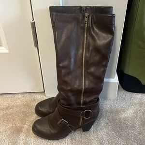 Used brown heeled boots